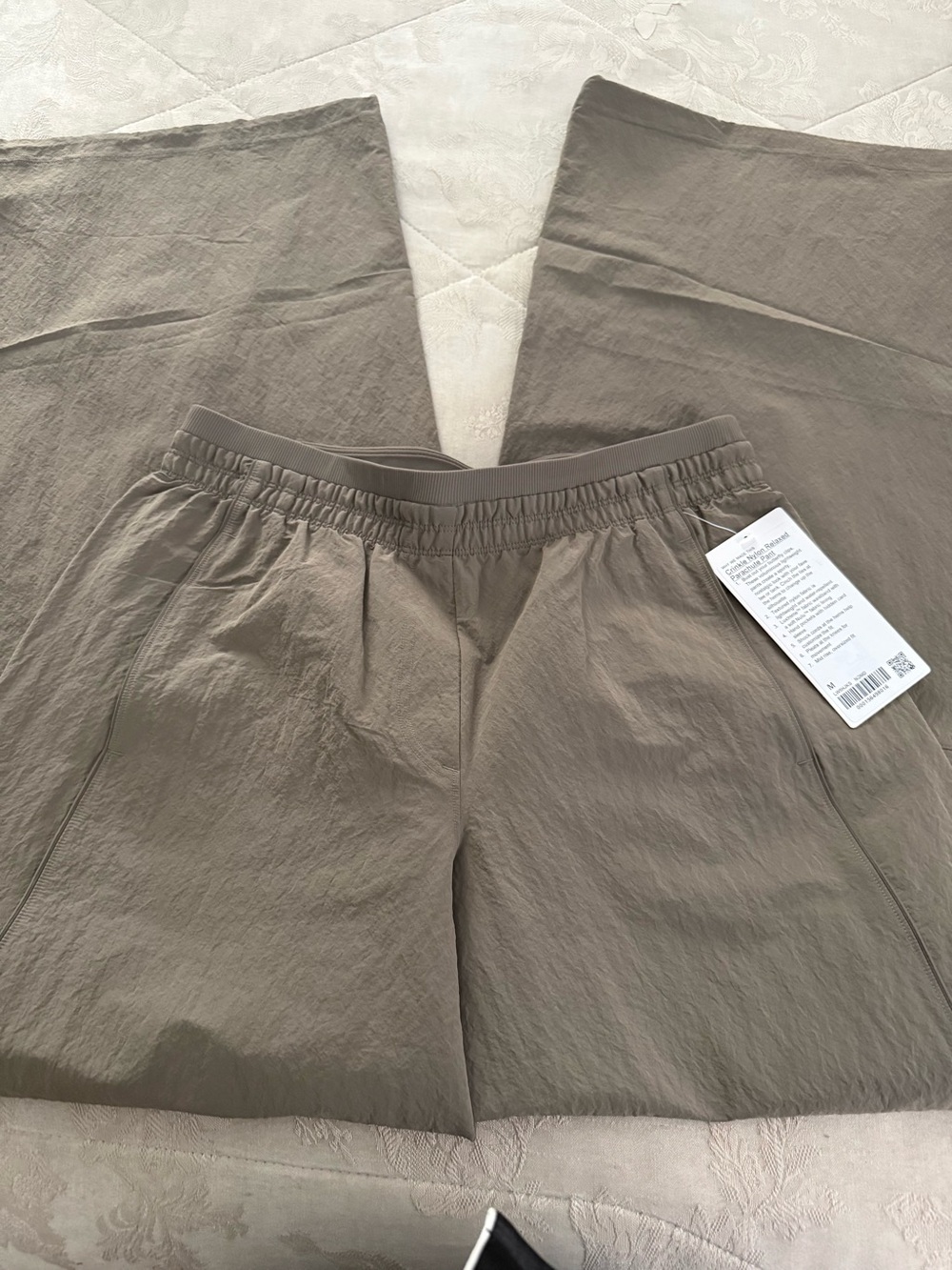 NWT Lululemon Crinkle Nylon Relaxed Parachute Pant Nomad Sz M
